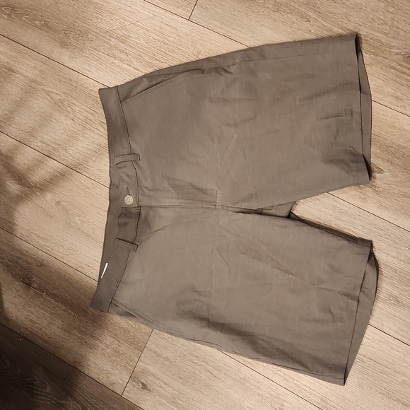 PGA Tour Shorts - Picture 1 of 8